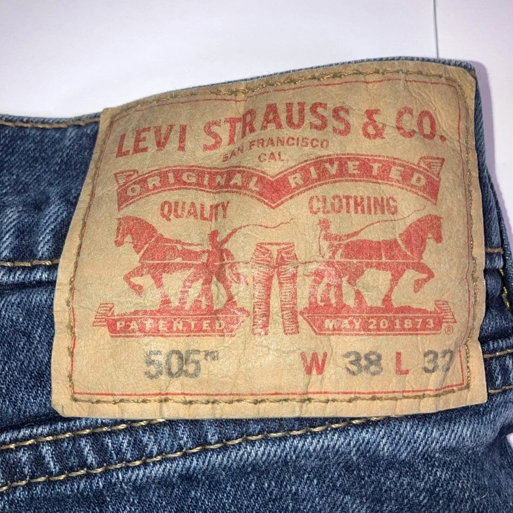 Levis 505 Men's Jeans Size 38X32 Straight Leg Regular Fit Medium Wash